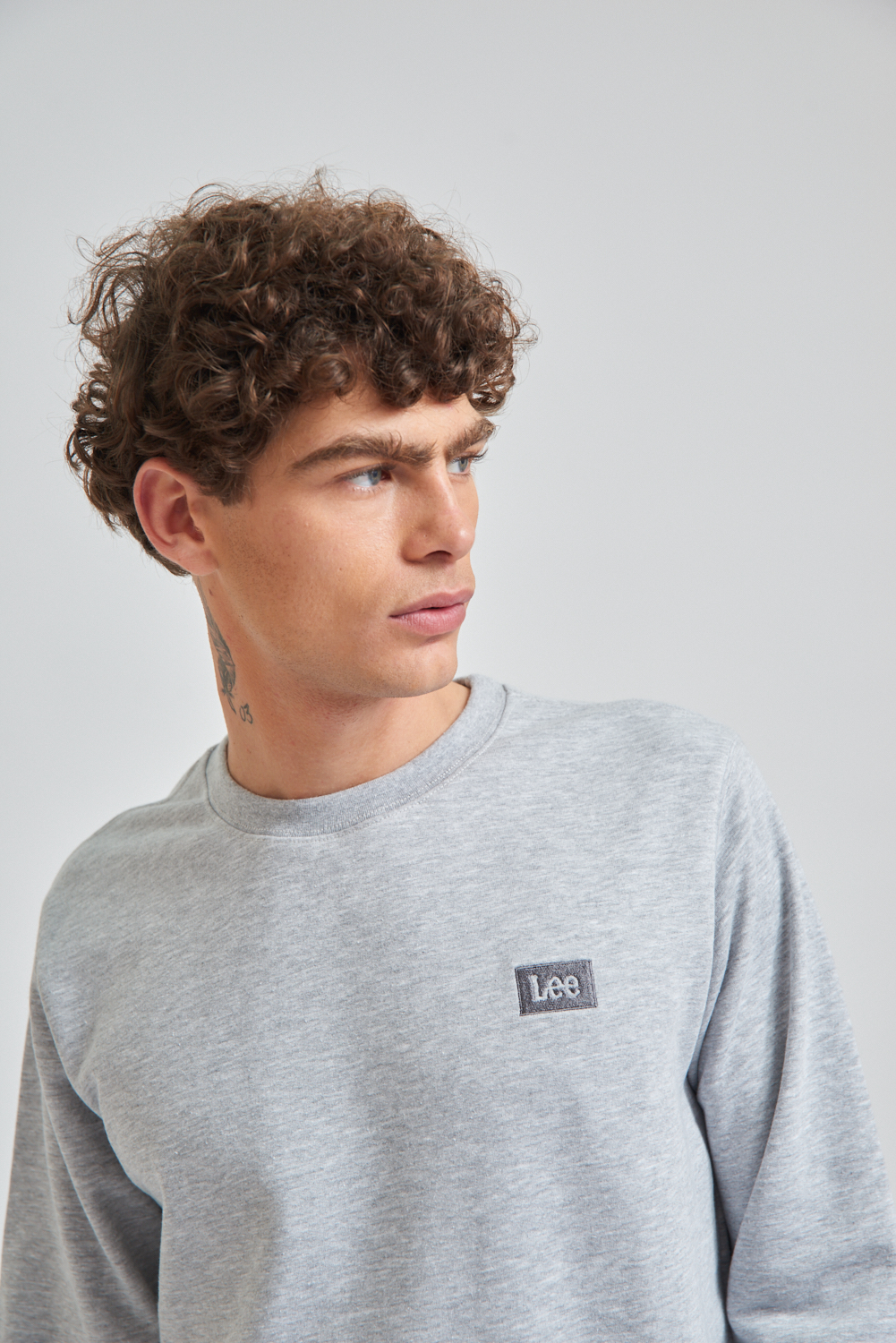 Buzo Embroidery Lee Rus